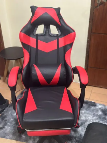Cadeira pc gamer / Preta e vermelha - Super nova e muito confortável 