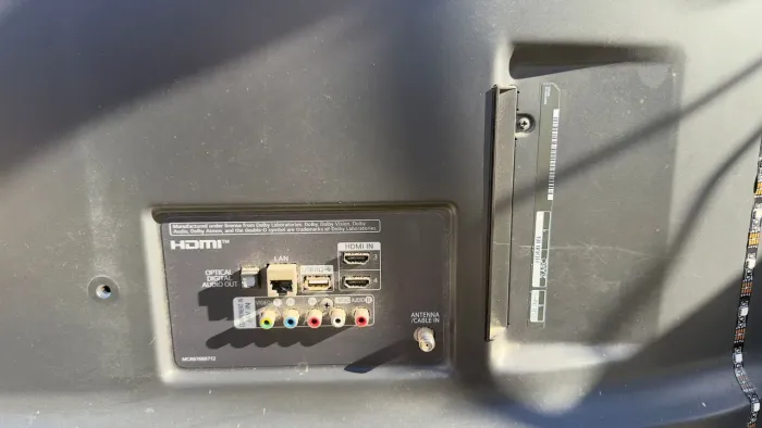 TV para retirada de peças
