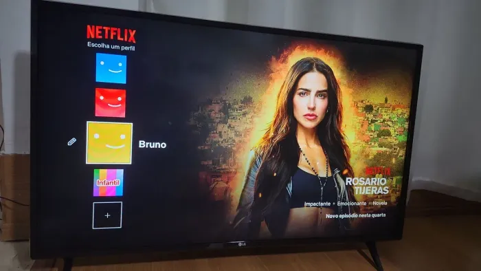 Tv LG 43" Smart - impecável