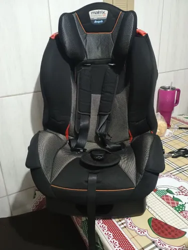 Vendo cadeirinha de criança da para usar como bebê conforto de frente e tmbm de costa 