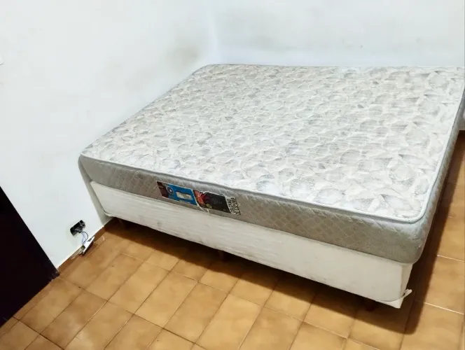 Cama box parte de baixo e colchão (somente retirada)