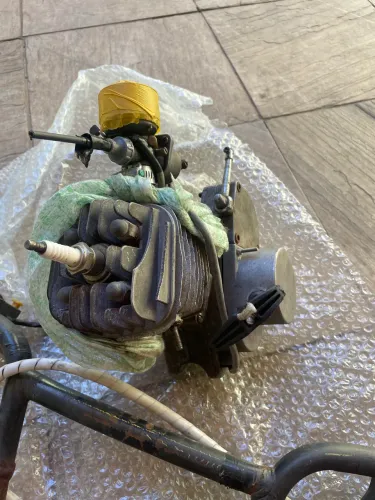 VENDO MOTOR DE BIKE 80cc PARA TERMINAR DE MONTAR * CHAMA