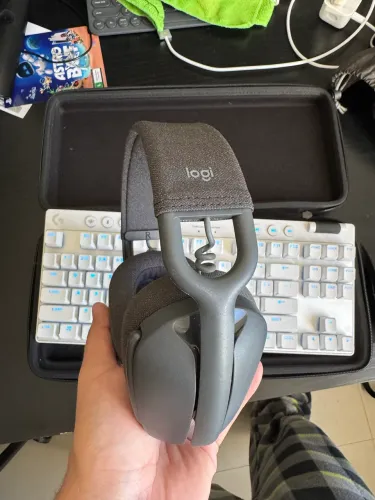 Headset sem fio Logitech Zone Vibe 100