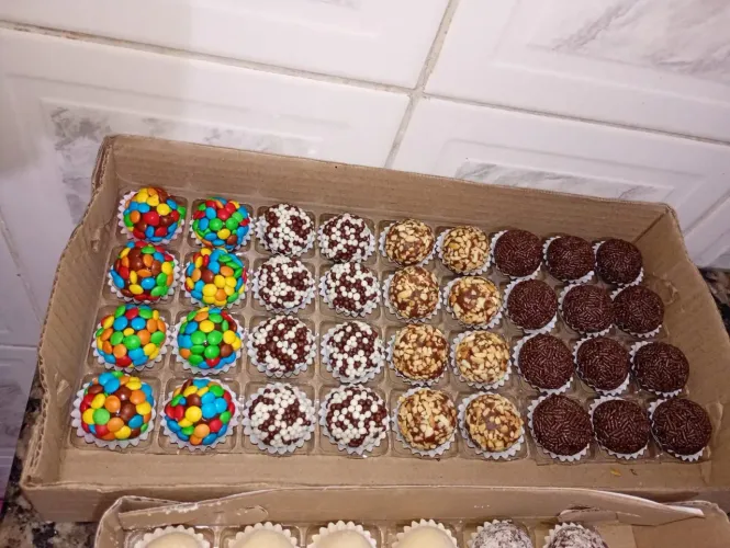 Promoção de docinhos 1,50 R$ a unidade aproveitem