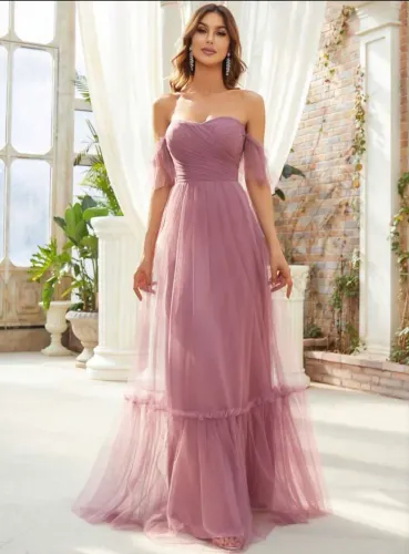 Vestido longo de festa na cor rosé, tamanho M.