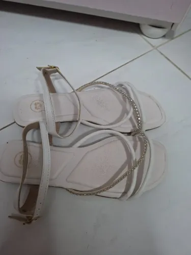 Sandália branca molekinha n.35