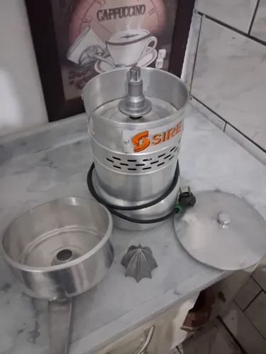 Espremedor Extrator Industrial de laranja Sire Bi Volt