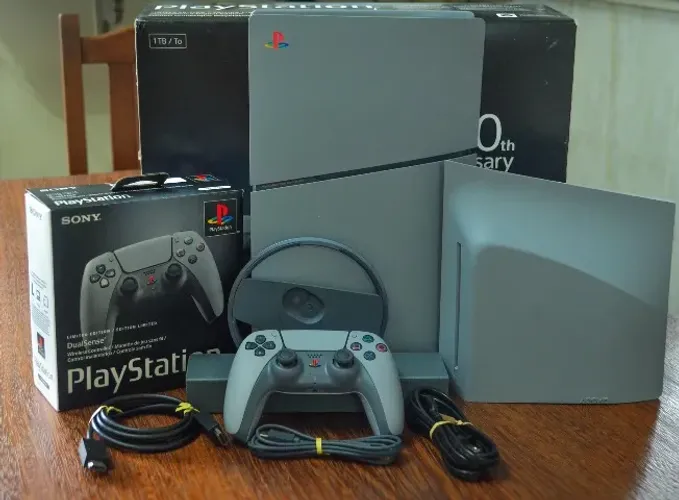 PlayStation 5 - Edição de Colecionador 30 Anos com 2 Controles - Nunca Utilizado