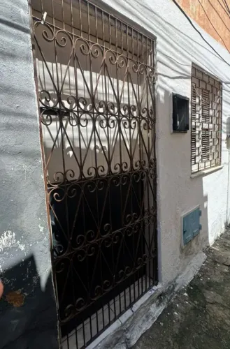 Alugo casa de vila ,direito com proprietário