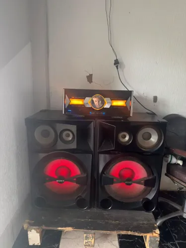 ? VENDO SONY SHAKE 7 - 2.400W RMS ?