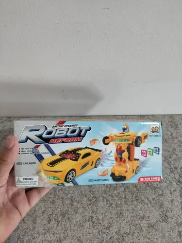 Carro a Pilha Vira Robô Emite Som e Luz Brinquedo Amarelo