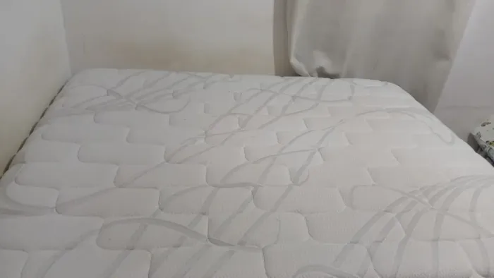 Cama de casal Sienna/ Queen.. em perfeito estado de conservação.