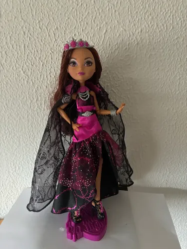 Boneca Ever After High Briar Beauty Dia do Legado