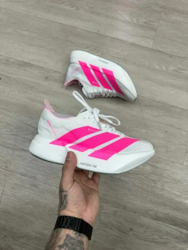 Tênis Adizero rosa com placa 34 ao 39