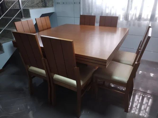 Mesa madeira com 8 cadeiras