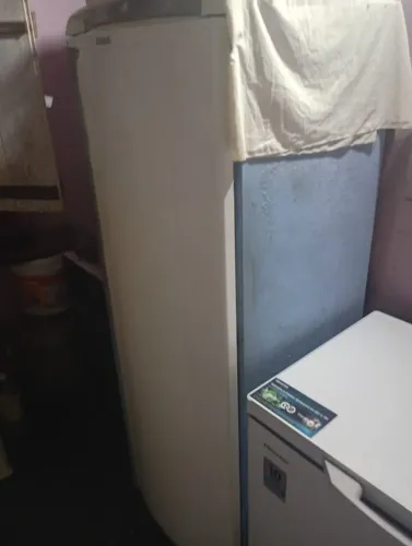 Vendo geladeira , com ventilador com defeito não gela mais troca o ventilador ela gela