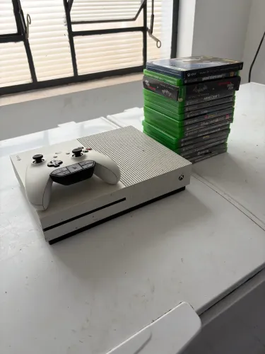 Xbox one s com controle e 15 jogos