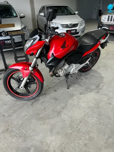Honda CB 300R PRESERVADA