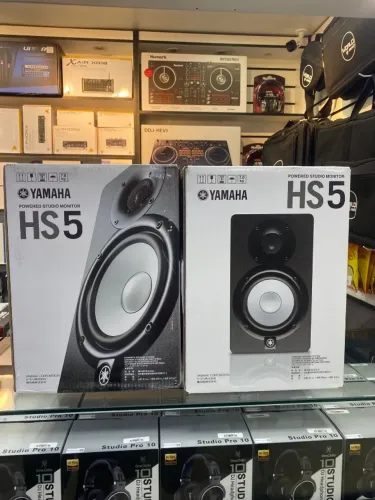 Par de Monitores de áudio Yamaha HS5 Black Oferta World Of Music