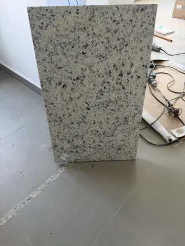 Peça de granito 