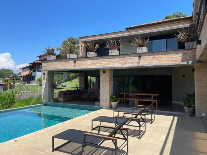 Casa com 4 quartos à venda, 390 m² por R$ 4.350.000 - Condomínio Residencial Alpes de Guar