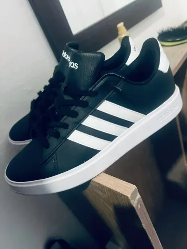 Tênis Adidas