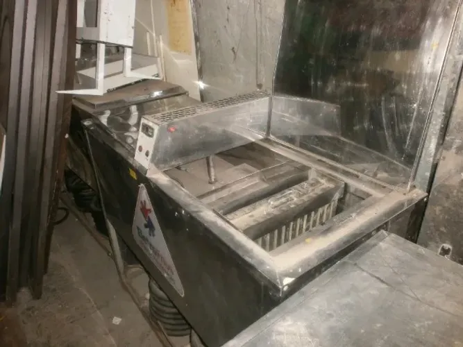 máquina de fazer picolé e paleta - com 6 formas de paleta de 26 furos cada
