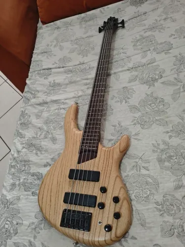 Contra baixo elétrico Cort B5