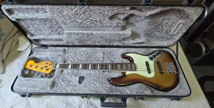 Vendo Baixo fender jazz bass ultra jazz v cordas