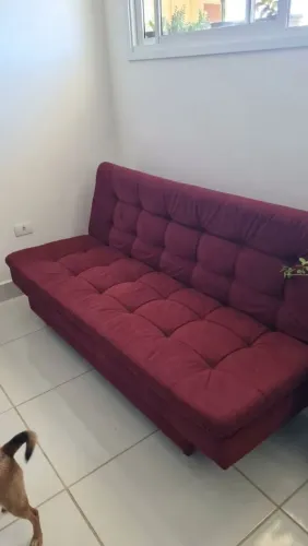 Sofá cama vinho em suede