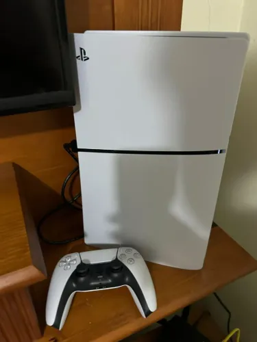PS5 SLIM - usado menos de 1 mês