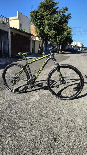 bicicleta Gonew Endorphine 5.3 Aro 29 sem detalhes, tem 24 marchas