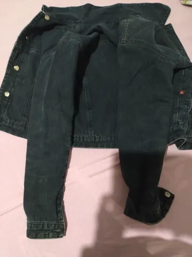 Jaqueta jeans forrada com bolso