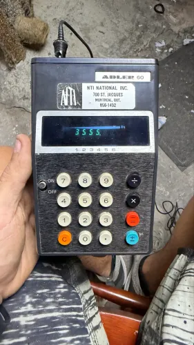 Antiga calculadora Adler 60 