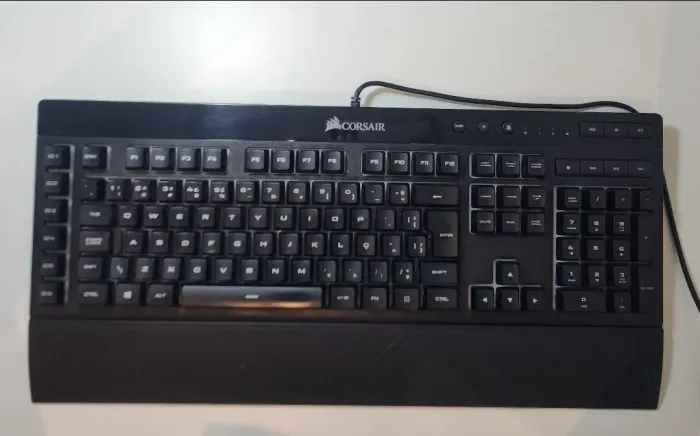 Teclado gamer Corsair k55 pro RGB