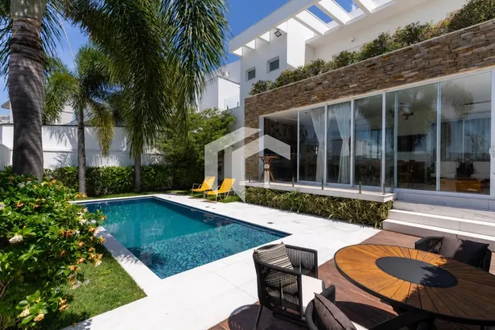 CASA À VENDA EM CONDOMÍNIO FECHADO COM 4 SUÍTES AO LADO DO ALPHAVILLE CAMPINAS.