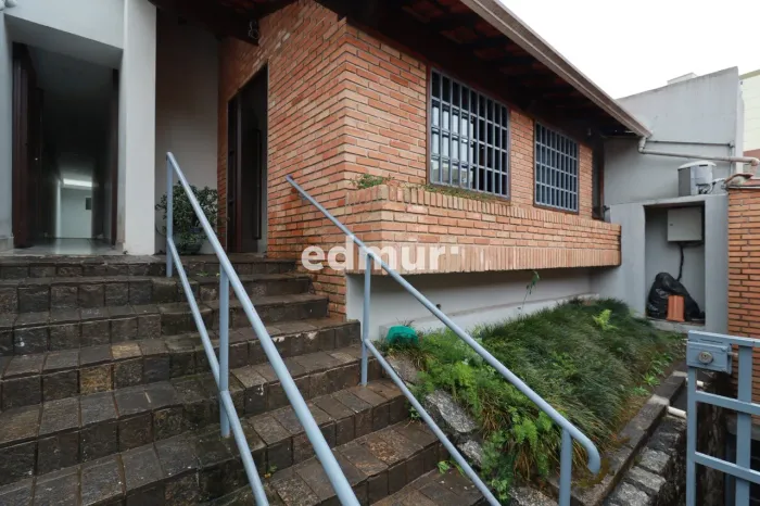 SOBRADO para VENDA E ALUGUEL com 203m² no bairro Centro com 9 quartos e 3 vagas. Santo And