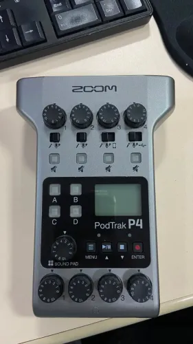 Gravador Podcast Zoom Podtrak P4 + Cartão de memória 128GB