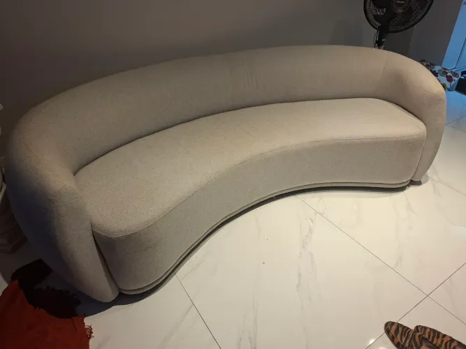 Vende-se sofa curvo,claro, para 5 lugares excelente condições 2,30x0,80cm