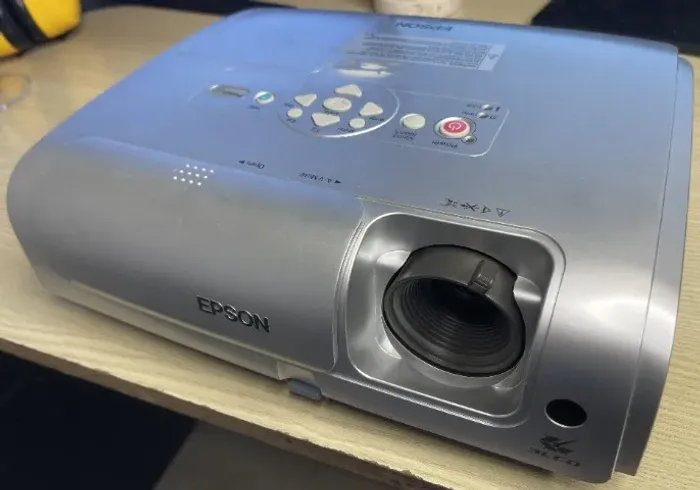 Projetor Epson EMP-S4 3LCD SVGA com Controle e Cabos