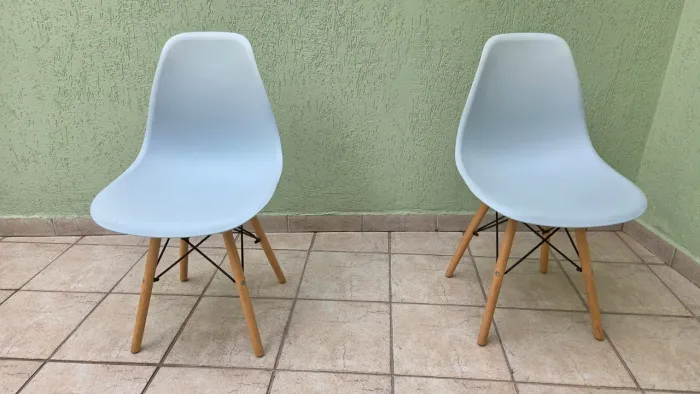 Duas cadeiras Tok Stock