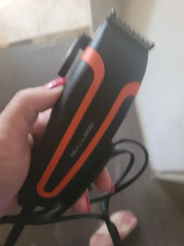Vendo máquina de cortar cabelo, sem acessórios, somente aparelho
