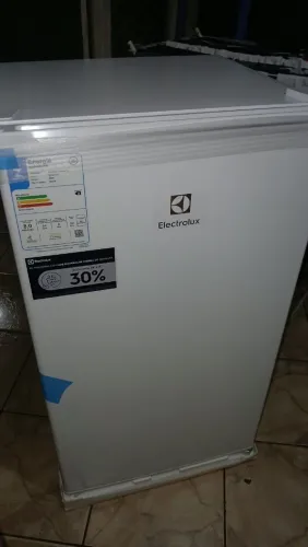 Vendo Frigobar Electrolux 122L 127v, sem detalhes, 2 meses de uso