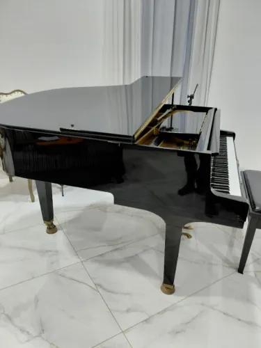 Piano de cauda Yamaha G1 japonês estado novo.