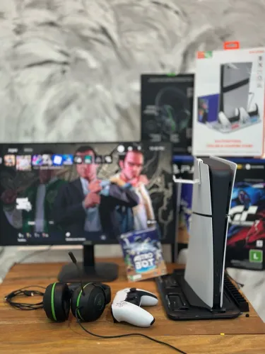 PS5 Slim + Headset + 1 Jogo