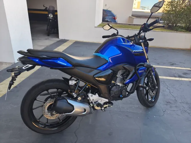 Vendo FZ 15 impecável