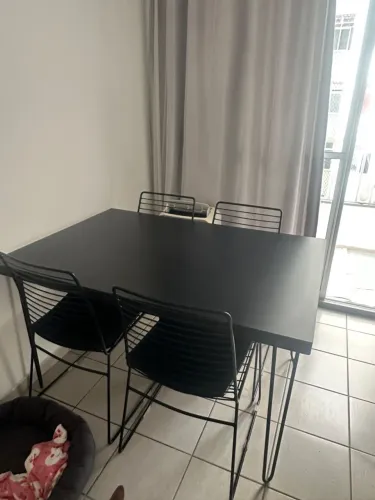 Mesa 1,40 + 4 cadeiras