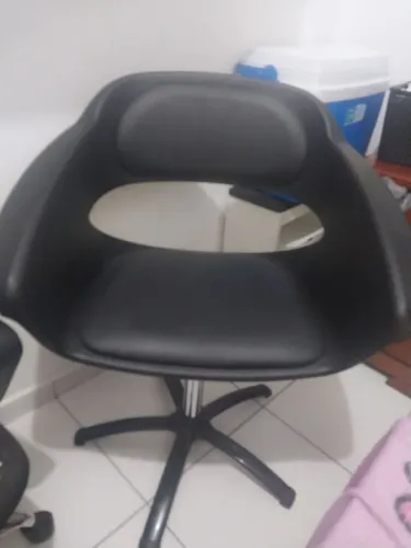 Vende-se as duas cadeiras por 800