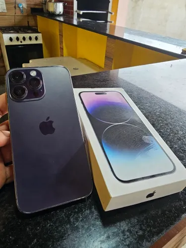IPhone 14 pro max WhatsApp *