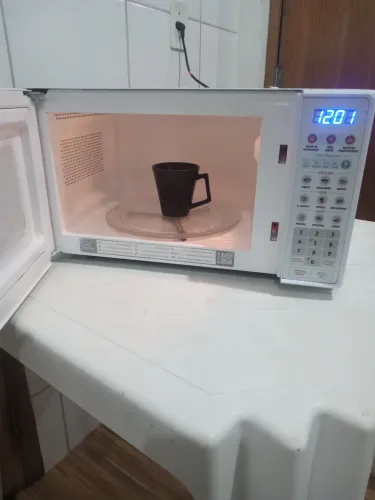 Vendo microondas Eletrolux em bom estado de conservação